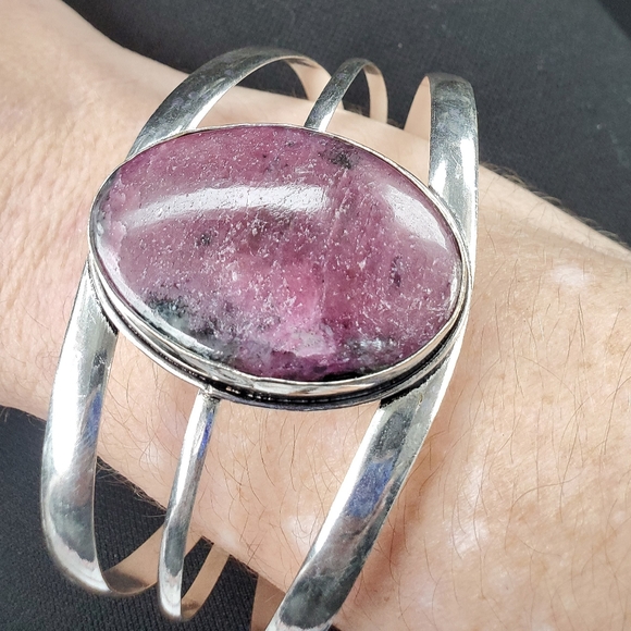 New Ruby Zoisite 925 Silver Cuff Bracelet. - Picture 5 of 16